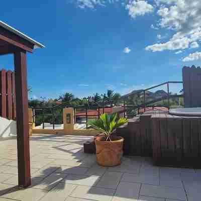 Luxury Beachside Apartment with Rooftop Terrace & Private Jacuzzi – Sleeps 6 Hotel Exterior