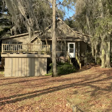 Lakefront Stay on Santee