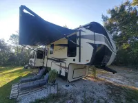 Luxury RV nested in a country setting,  Only 9 minutes from Sanford airport! - 4-Star