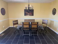 Restful Bourbon Trail Lodge with Pool and Hot Tub - Wifi