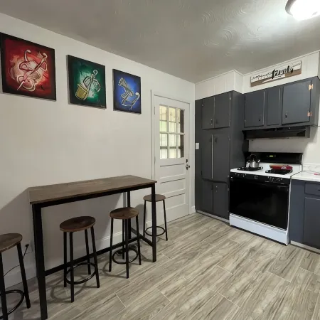 Cute 2BR Full Vacation Home near Spring River and Waterfall 샵 카운티 호텔