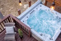 Mt. RelaxCATION~on resort~hottub~pool table~arcade