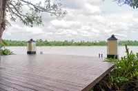 Lakeside Villa Lily Pod in Bolgoda near Colombo - parking