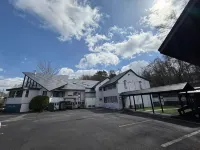 Manor House - parkir