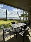 Amazing views from this ground floor, corner unit steps from the beach! - 泳池