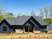 Lake Martin Luxury - The BEST Group Lake House! -- 6 Bedrooms -- Arcade -- Dock - キッチン