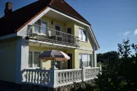 Haus zum Strand "Perle" in beautiful nature close to the Baltic Sea in Barendorf - Wifi