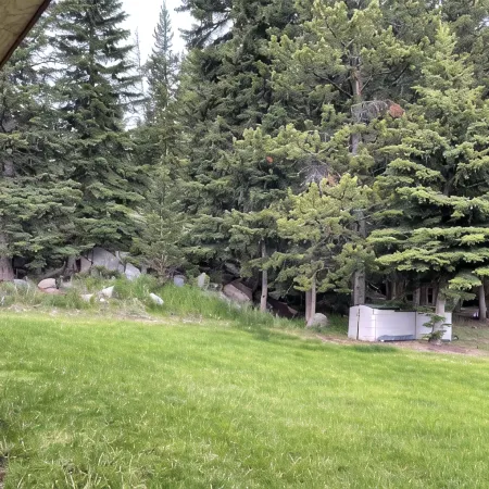 Tweek's Cabin- luxury cabin with yard, fire pit, and hot tub!!!