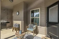 4 bedroom 2 bath Sleeps 8