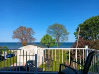 Beach House on the shores of Lake Michigan Near downtown Sheboygan