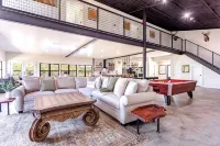 Xenia Creek Barndo l hot tub l pool l Valley Mills, Clifton, Waco, Gatesville