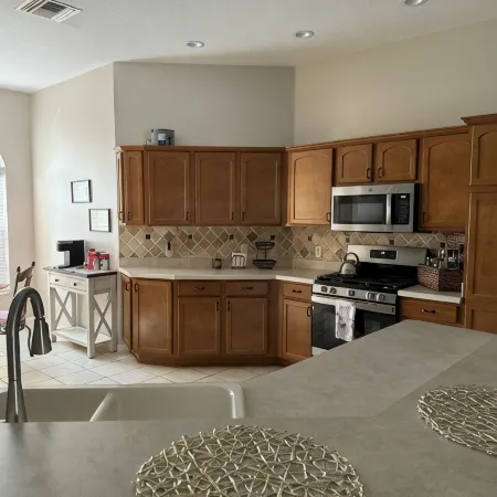 Village of Mallory, Close to Sumter Landing Sq. 3BD, 2Bath with Gas Golf Cart.