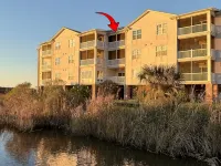 Wake up on the River!  Walk to Charming Downtown Darien.  w/Boat Slip 다리엔 호텔