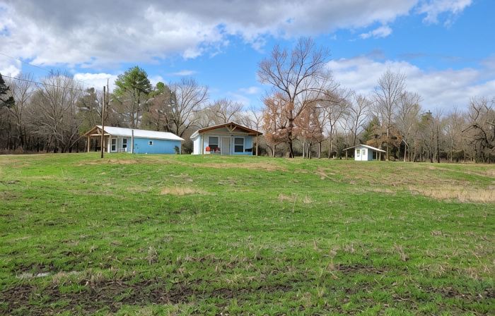 Escape To Nature’s Embrace:Uncle Joe's Creek Retreat - Click's Cabin