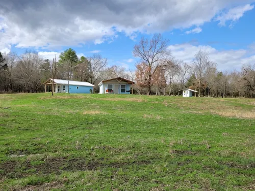 Escape To Nature’s Embrace:Uncle Joe's Creek Retreat - Click's Cabin