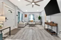 Wichita home, by the river, spacious 9 beds-game room with pool table, 1gb Wi-Fi - Jacuzzi
