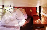 Edmund's Inn & Suites - شاطئ