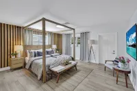 Family Escape in Fort Myers with Pool – Near Downtown and Beaches