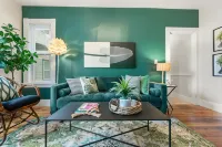 Garden Getaway 2BR Minutes to Salem, Beach, and train to Boston!