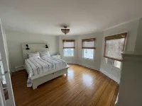Spacious 2 Bedroom Apartment-Just Steps to Thames St & Waterfront! - Condos