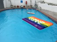 Lovely cottage 2 miles from the beach in quiet neighborhood - Pools