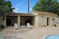 Uzès: "L'Olivier" Apartment in a Country House, 10 Minutes on Foot from downtown—July Discount - Pools