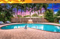 NEW 3Bed by the Beach- Game Room - Pool - Outdoor TV - Pools