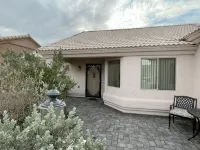 SPECTACULAR SUNSET VIEWS- FABULOUS POOL AND SPA HOME! - 4성급