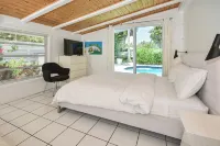 Midcentury Modern 3 Br - with Pool in Sarasota, Close to Beaches VR25-00134 - สระว่ายน้ำส่วนตัว