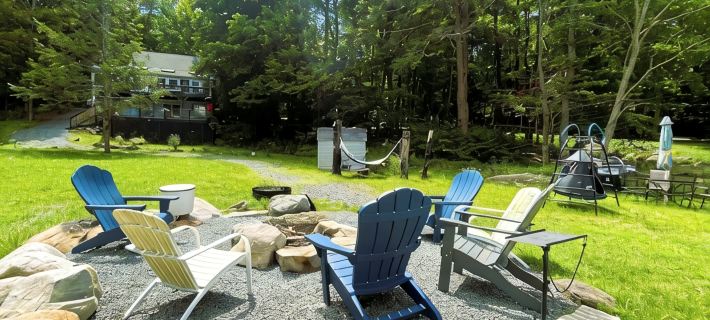 Lake Vibez: 5Br Pocono Lakefront, Private Dock, Swim, Kayaks, Boats & Golf Hotels in Wayne County