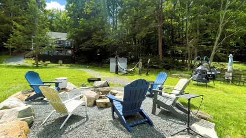 Lake Vibez: 5Br Pocono Lakefront, Private Dock, Swim, Kayaks, Boats & Golf - 4 tähden