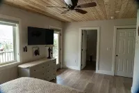 Yellowstone Park Riverfront Chalet
