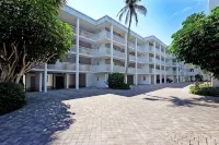 Stylish Beach Escape! Heated Pool, Bikes & Sunshine. - Beach