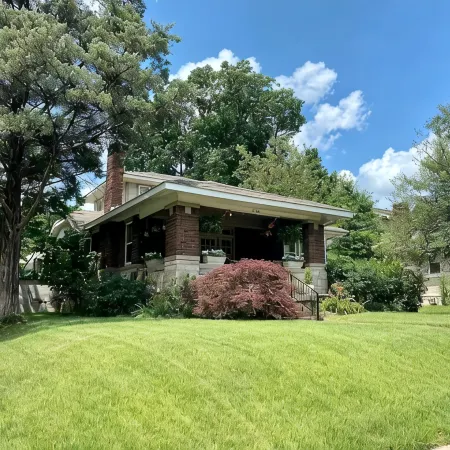 The Back House - Midtown Memphis Guest House with Private Entrance & Backyard