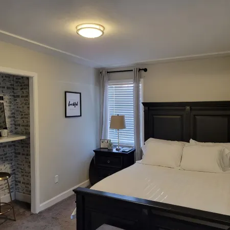 Mardi Gras Visitors Are Welcome! 3 Bedrms / 4 Beds. 1.5 Ba. Spacious