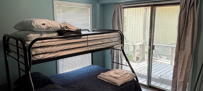 3-bedroom house in charming Jamestown with easy access to boat ramp! Hotels in Russell County