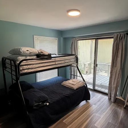 3-bedroom house in charming Jamestown with easy access to boat ramp!