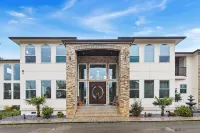 Spacious 5BR Retreat New Seattle - Wifi
