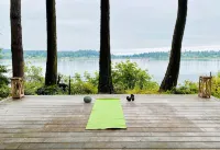 Waterfront Burton Loop - The Very Best Of Vashon, cozy cabin with a harbor view.