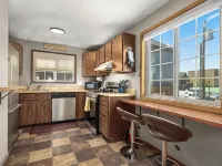Downtown family friendly cozy condo- Walk to restaurants فنادق في وايتفيش