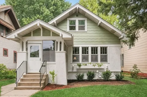 Urban Retreat- Entire House. King beds. Central location. - Gym