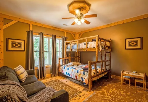 Frog Pond Hollow Lodge Private  Pool*Private Lake - Hytter
