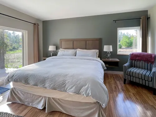 Modern 3Bed Farmhouse with Hot Tub - 4-Star