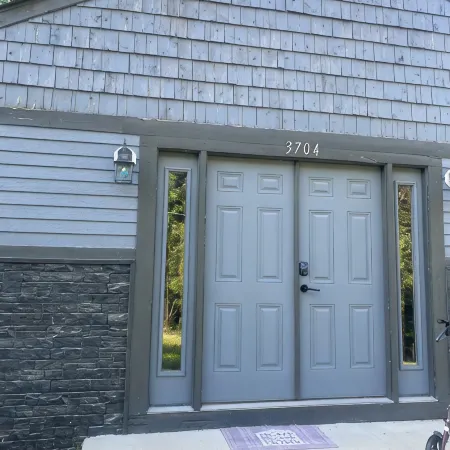 Charming 2-bedroom house on a quiet secluded street . With Wi-Fi