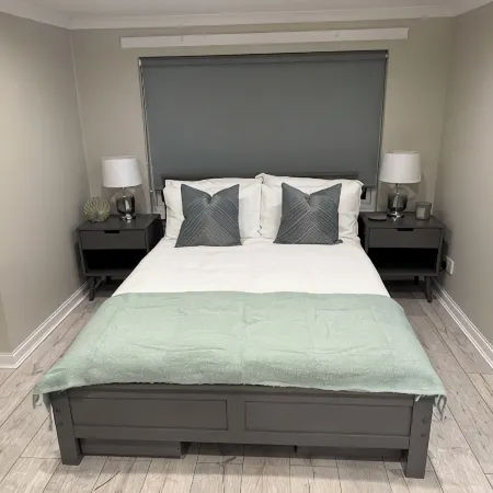 Newly Renovated Room With Private Bathroom - Sleeps 3 - 2 Beds