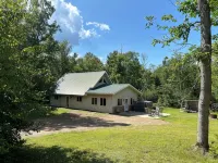 Charming 3-bedroom home in beautiful Ojibwa - Chalets