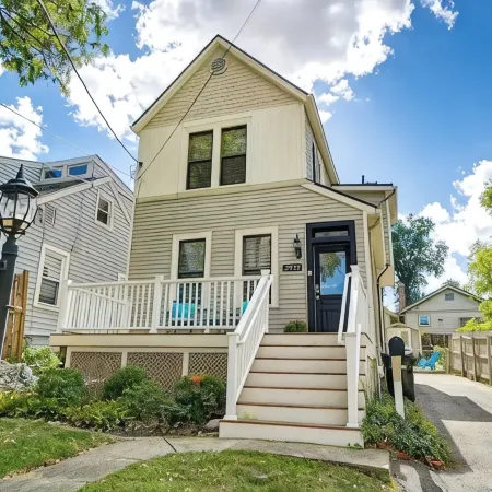 Oakley Square 3BR - Walkable-Sleeps 5 - Fire Pit