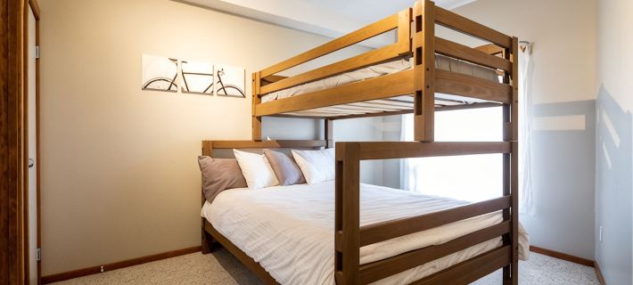 Ski in, Ski out Fireside Retreat Hotels in Sun Peaks