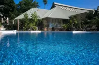 Gateway Hotel & Apartments - Pool