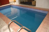 Ben Auto Hotel - ที่มีสระว่ายน้ำ